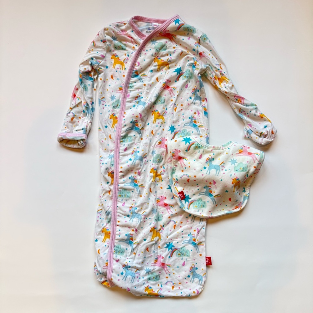 Magnetic Me NB - 3 unicorn gown and bib